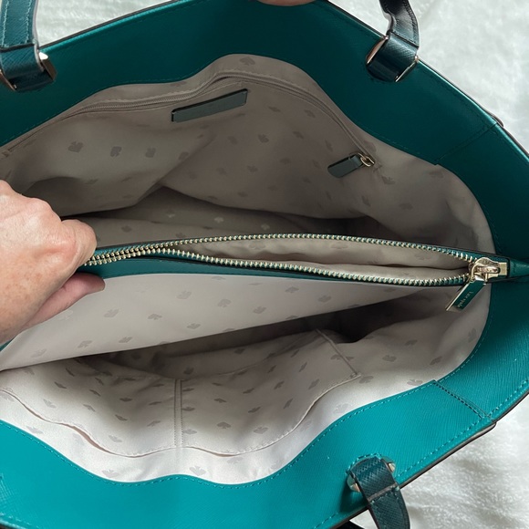 Kate Spade large Tote - Picture 3 of 7